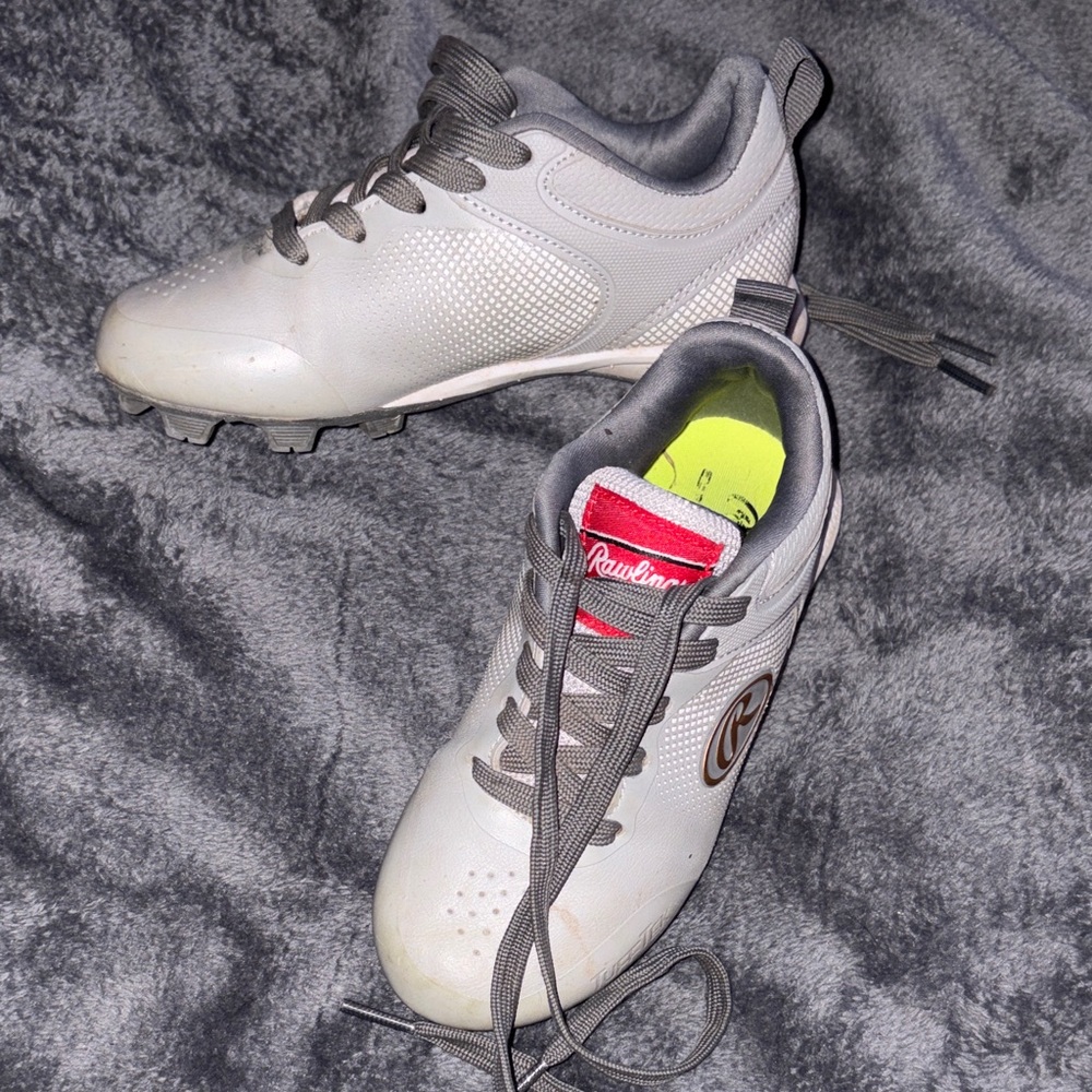 Rawlings White and Gray Sports Cleats